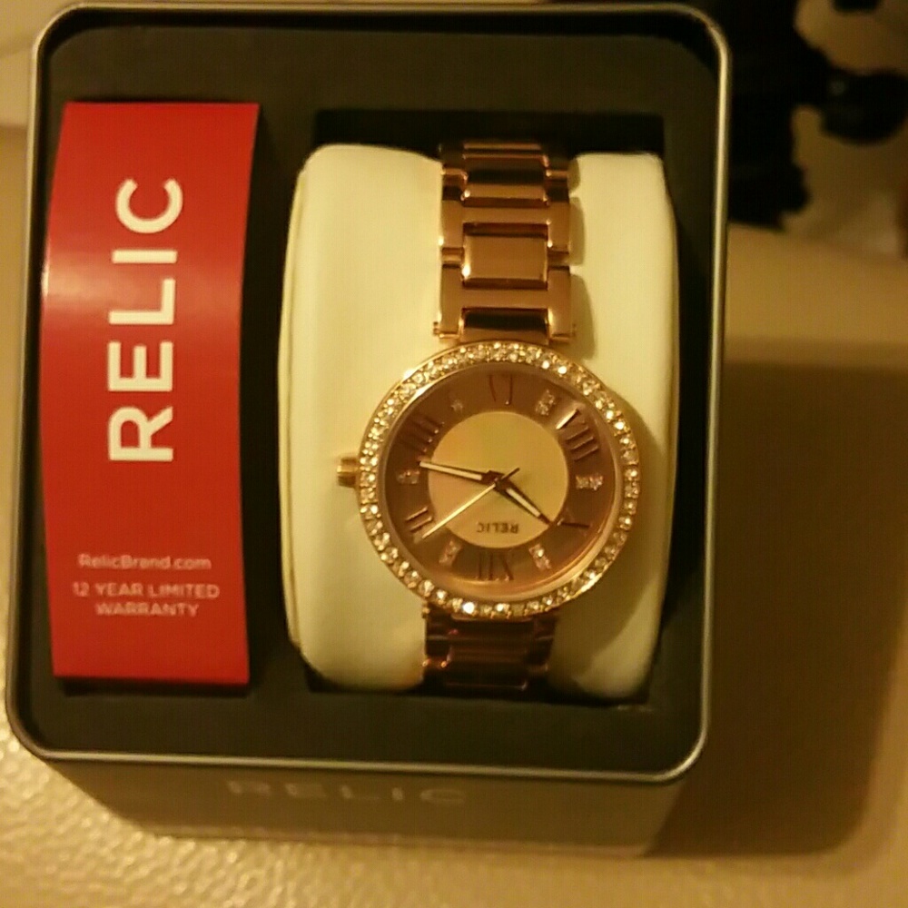 NWT Relic Women's Isabelle Crystal Watch - Picture 3 of 5